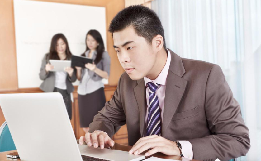 老板請閉嘴我讓你看看什么叫開掛